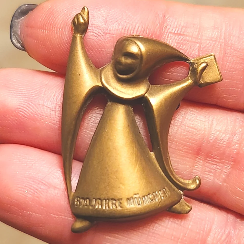 800 Years Munich Anniversary Pin RARE